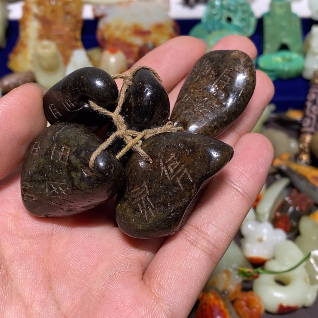 透闪石质玉未镶嵌车挂