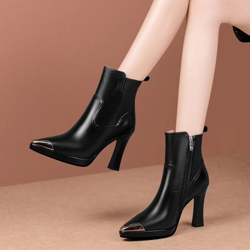 9.5cm新款通勤短靴女金属铁头真皮粗跟秋冬季加绒靴子尖头高跟鞋