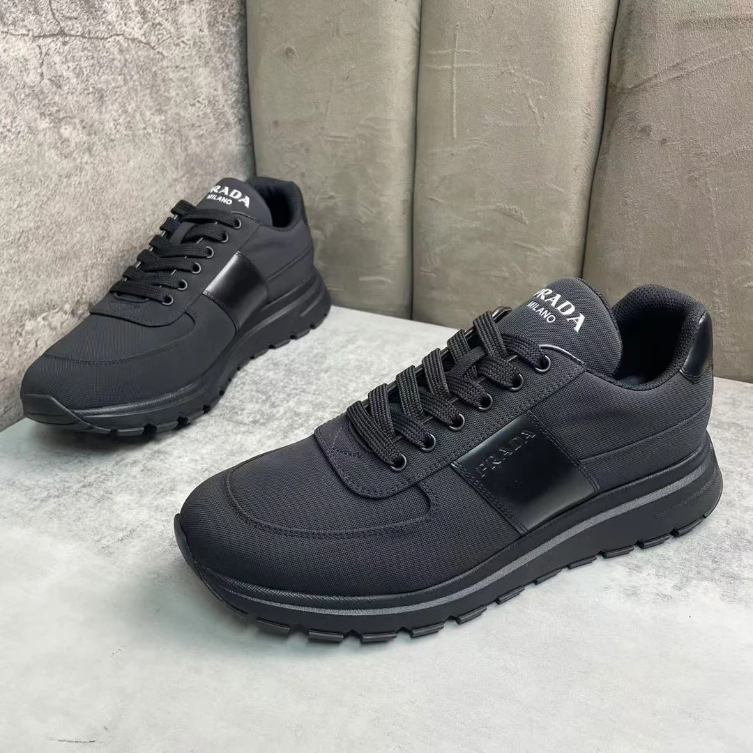 未使用 Prada/普拉达 黑色帆布百搭透气低帮运动鞋/43国码