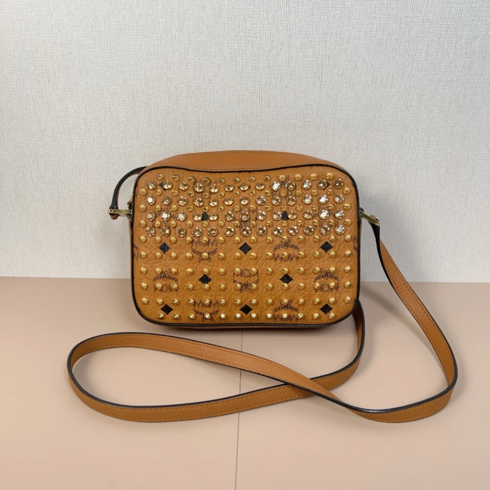 95新 MCM mcm高工价干邑色满钻相机包a9674