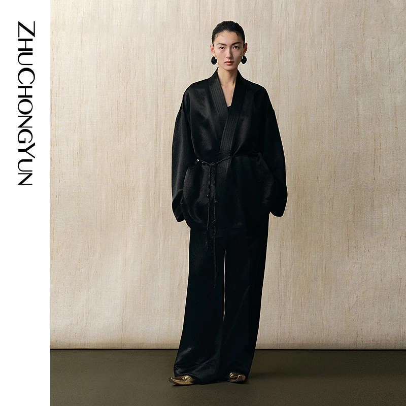 ZHUCHONGYUN新款新中式交领醋纤缎面黑色配腰带外套C1FZ11118