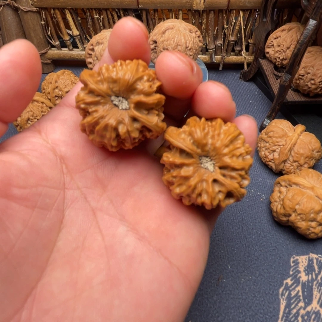文玩核桃吊坠龙门涧