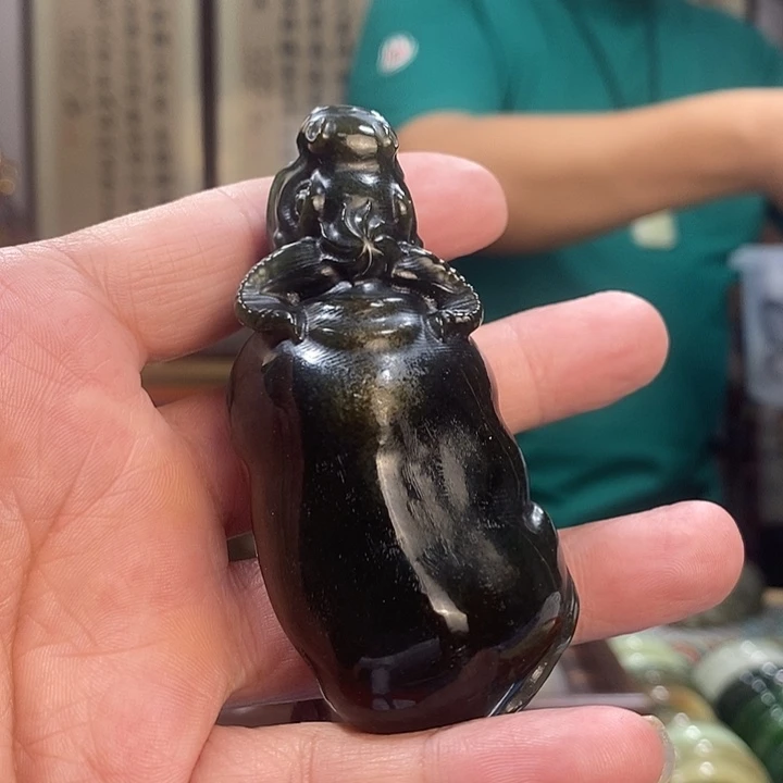 和田玉未镶嵌把件
