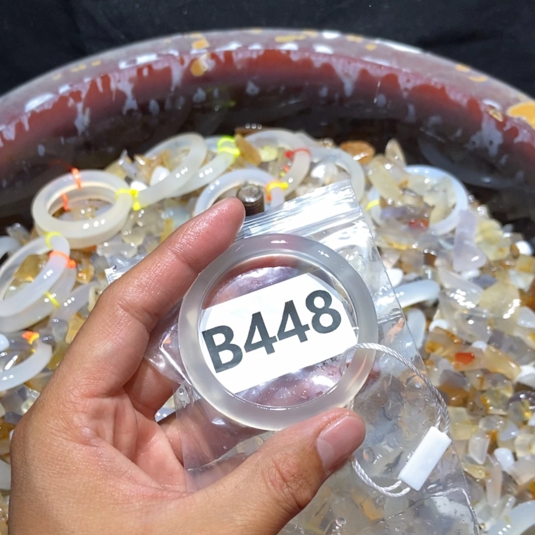 Y***G玛瑙/玉髓未镶嵌手镯