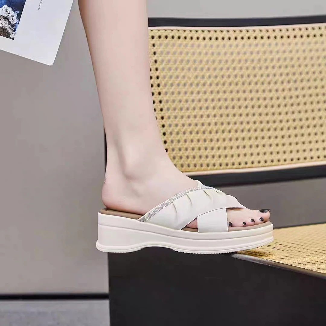 胶粘鞋休闲风平跟夏季厚底一字拖时尚女鞋甜辣千金风