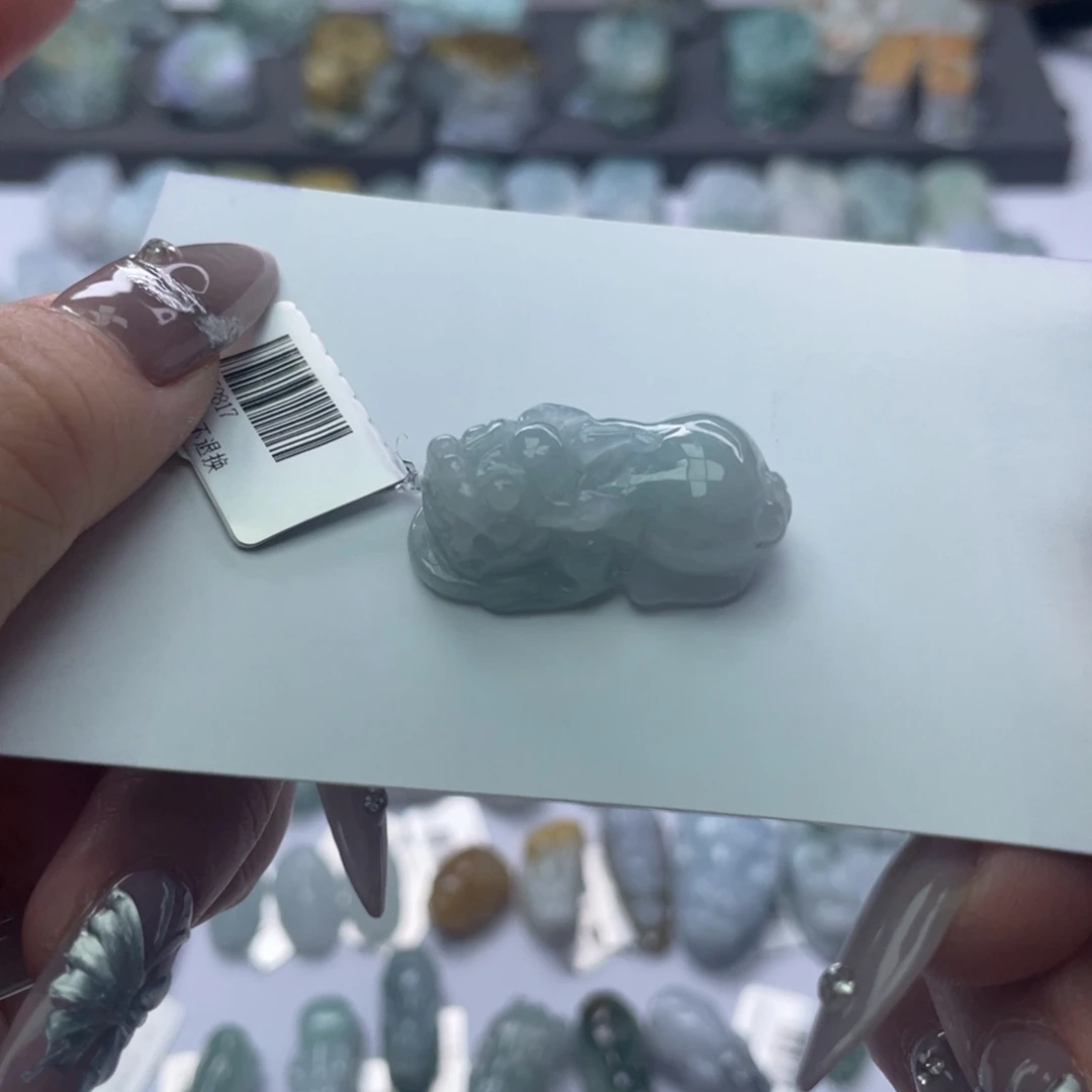 翡翠颈饰未镶嵌貔貅