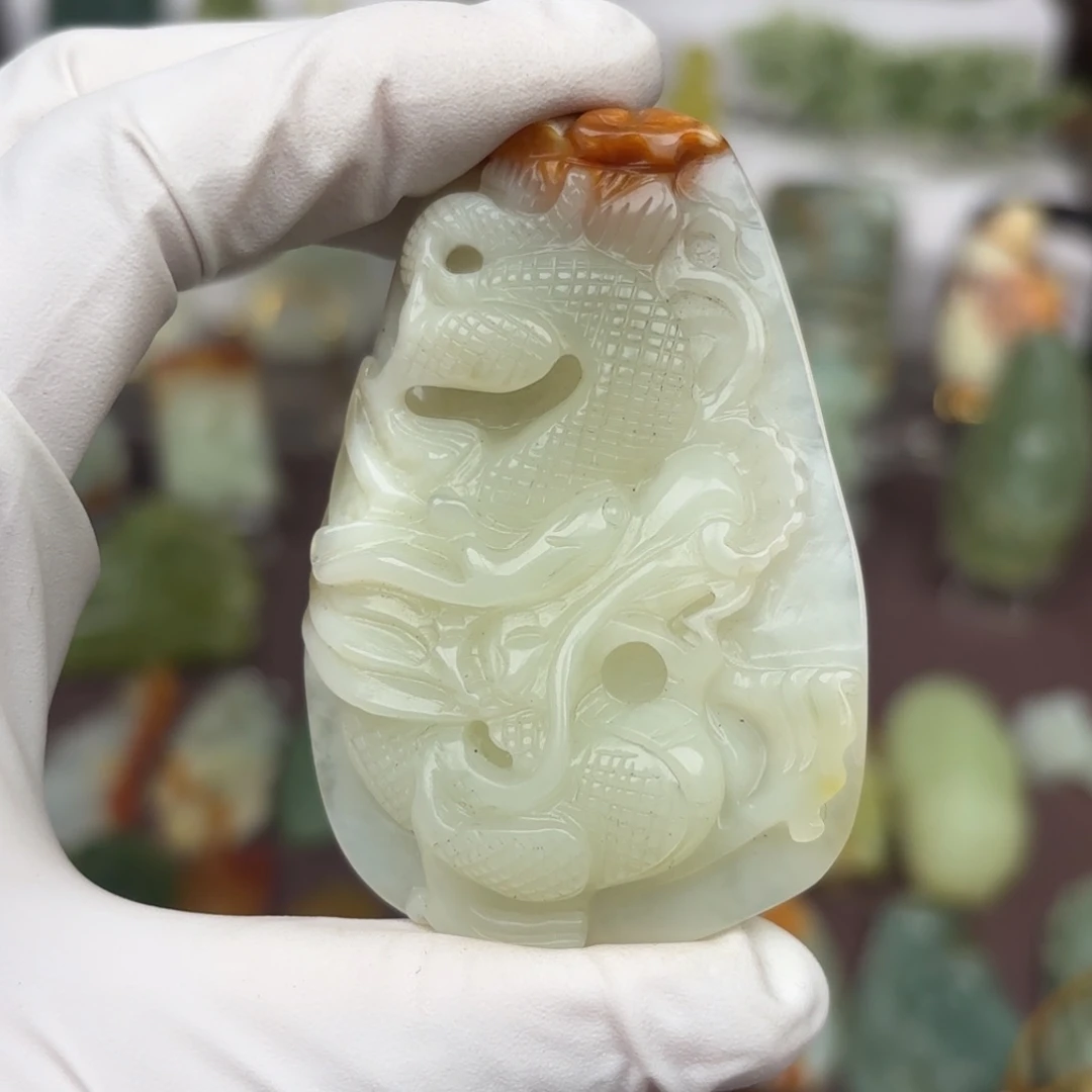 蛇纹石玉颈饰未镶嵌