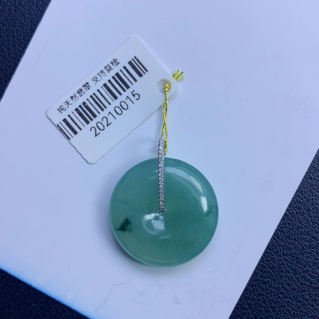静***净翡翠未镶嵌颈饰平安扣