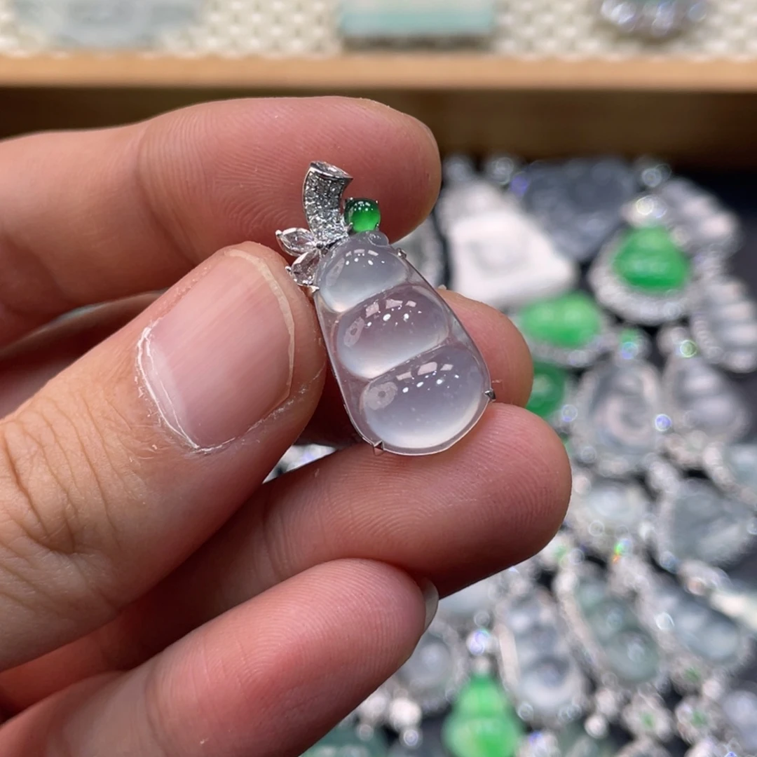 翡翠18K金镶嵌颈饰豆子