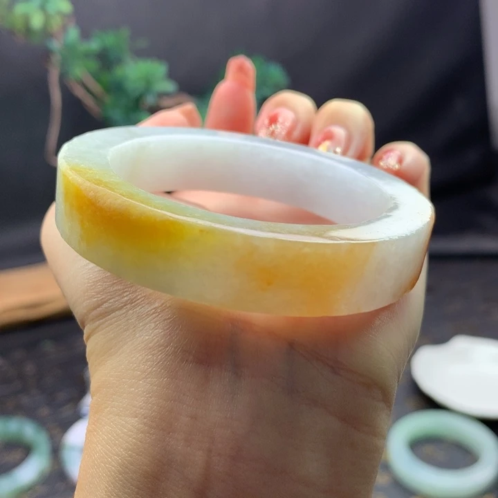 定制翡翠未镶嵌芬达黄