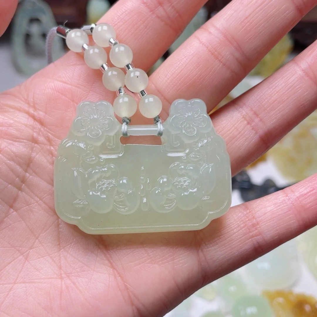 蛇纹石玉颈饰未镶嵌