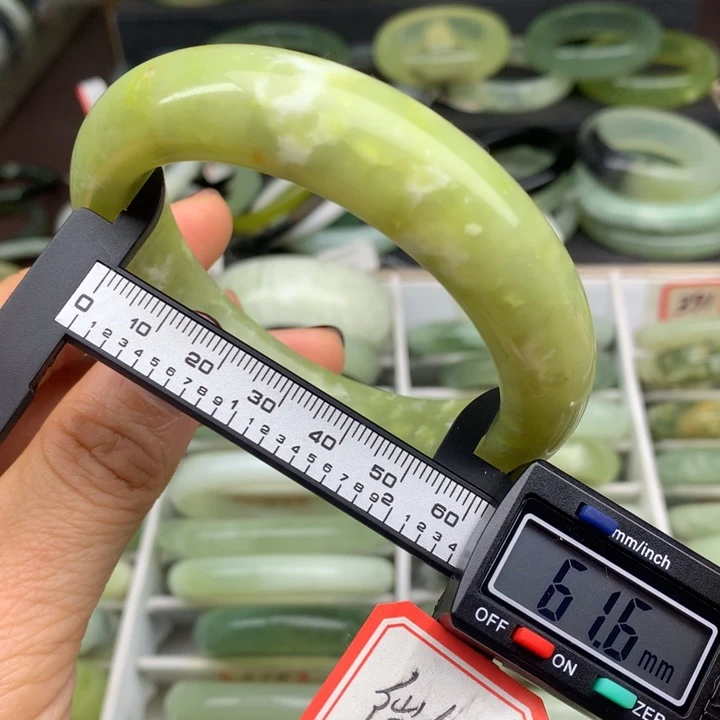 蛇纹石玉未镶嵌手镯361