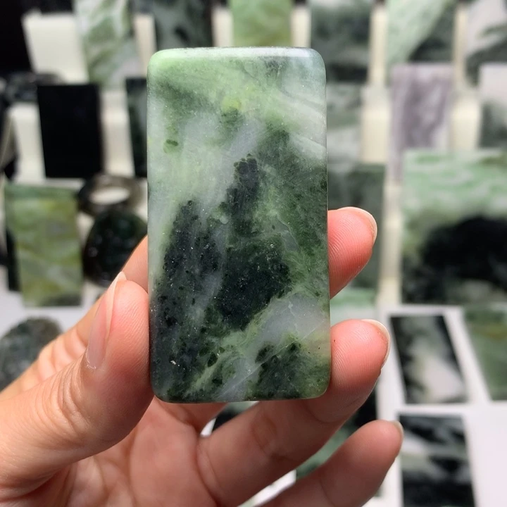 独山玉颈饰未镶嵌