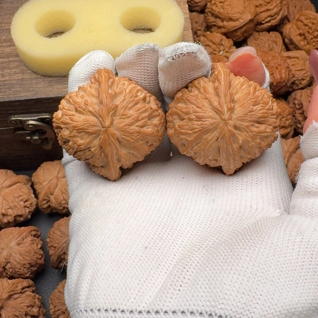 文玩核桃吊坠42三角白