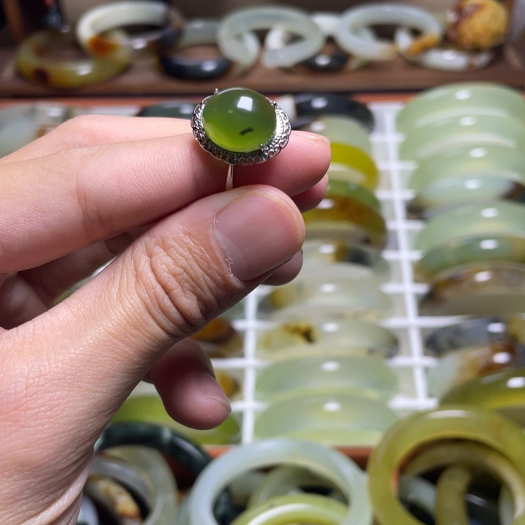 蛇纹石玉未镶嵌手镯