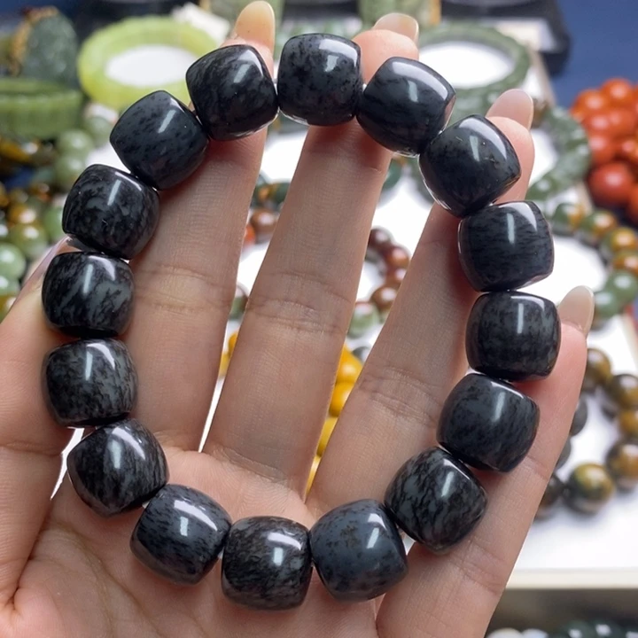 未镶嵌透闪石质玉珠宝奇石千***安