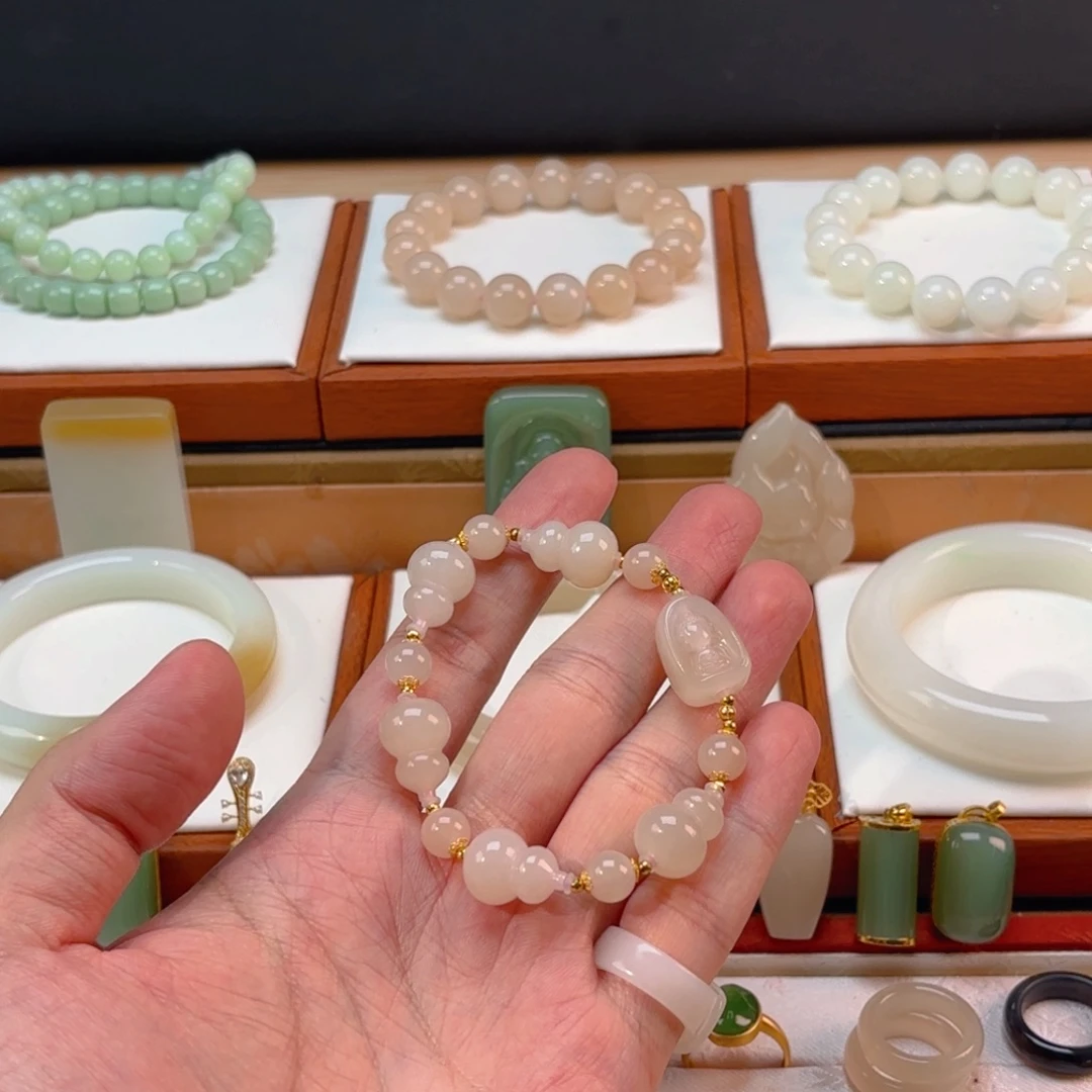 一***一颈饰未镶嵌和田玉