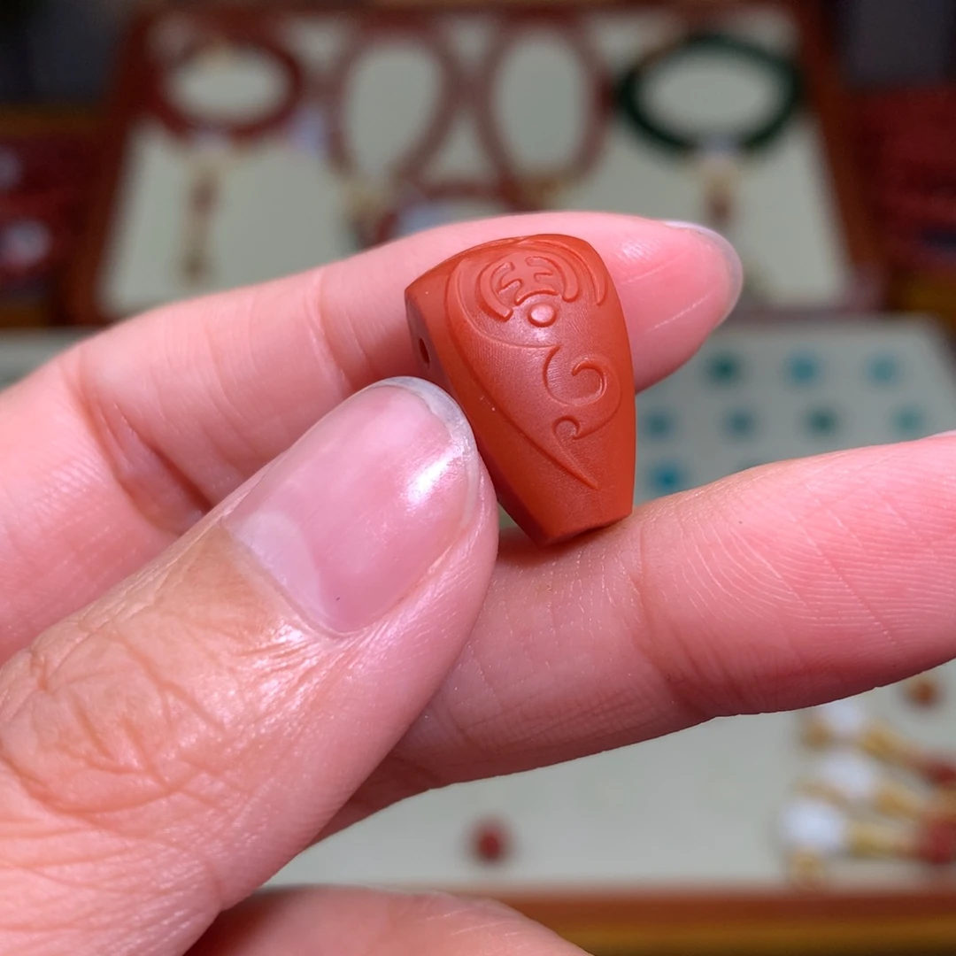 南红玛瑙颈饰未镶嵌