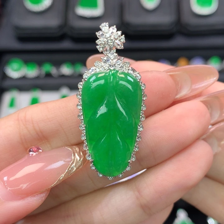 翡翠吊坠(不含链)18K金镶嵌