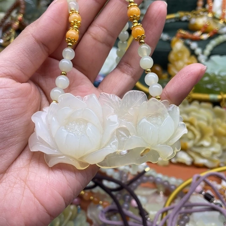 蛇纹石玉吊坠合金恋****蛋