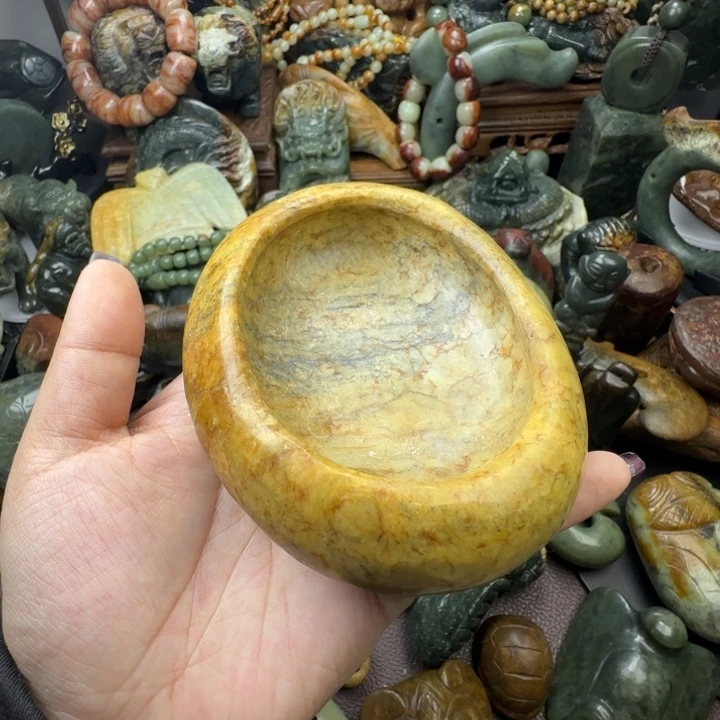 透闪石质玉未镶嵌珠宝奇石