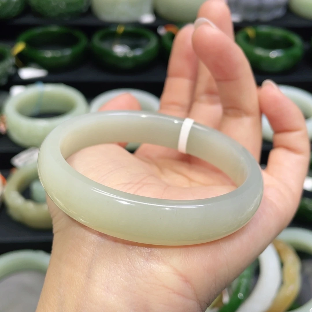 未镶嵌手镯和田玉9