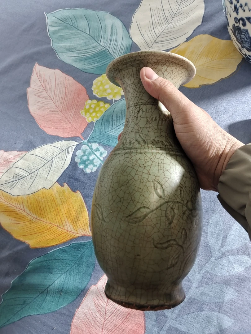 龙泉玉壶春全品像瓶