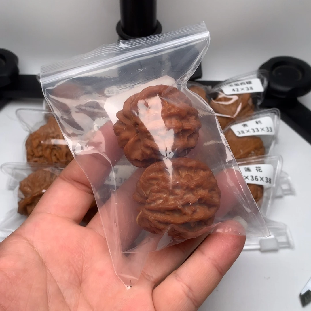 走***看文玩核桃吊坠曹大龙