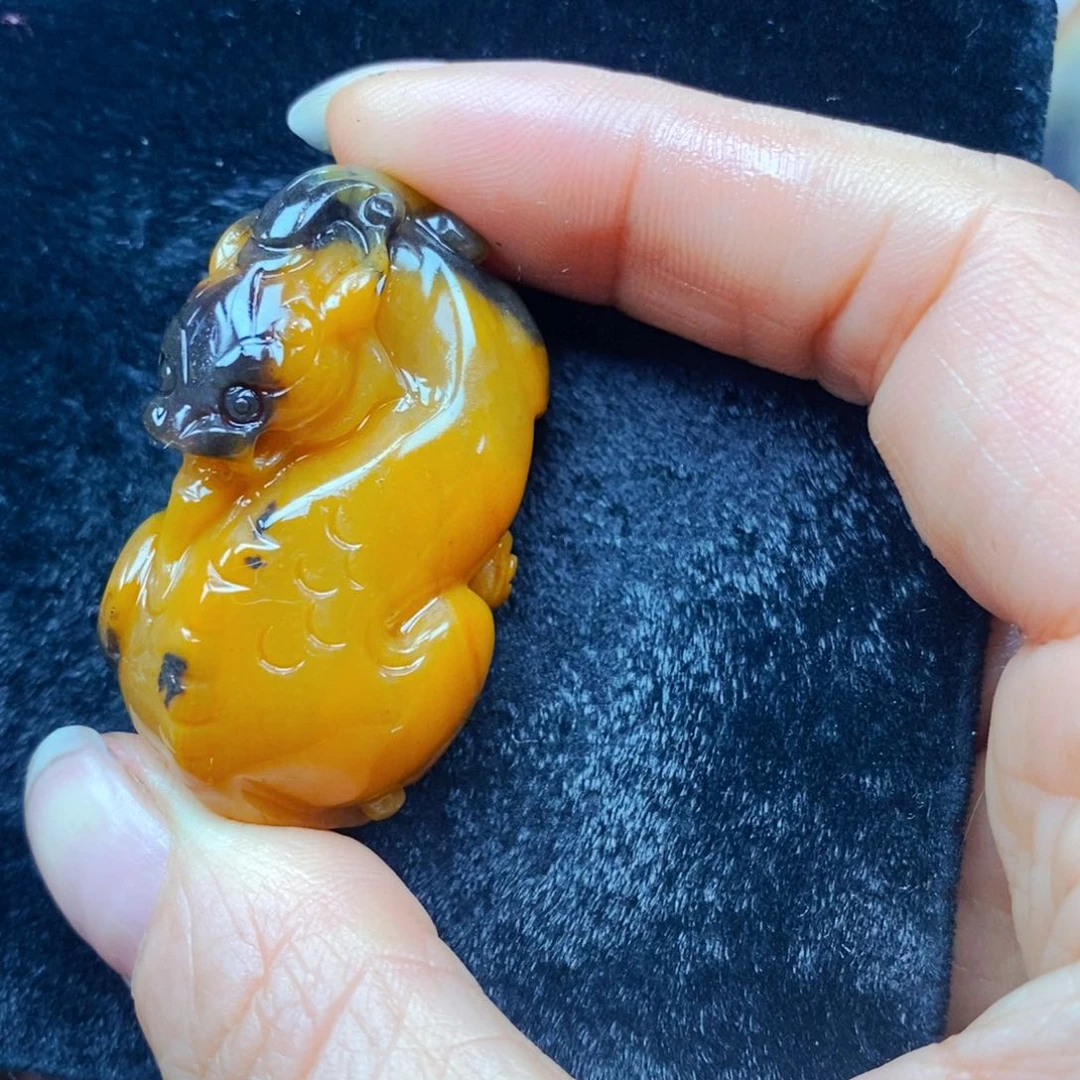 颈饰未镶嵌石英岩玉