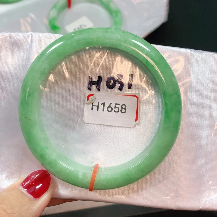 翡翠手镯未镶嵌天然翡翠手镯02