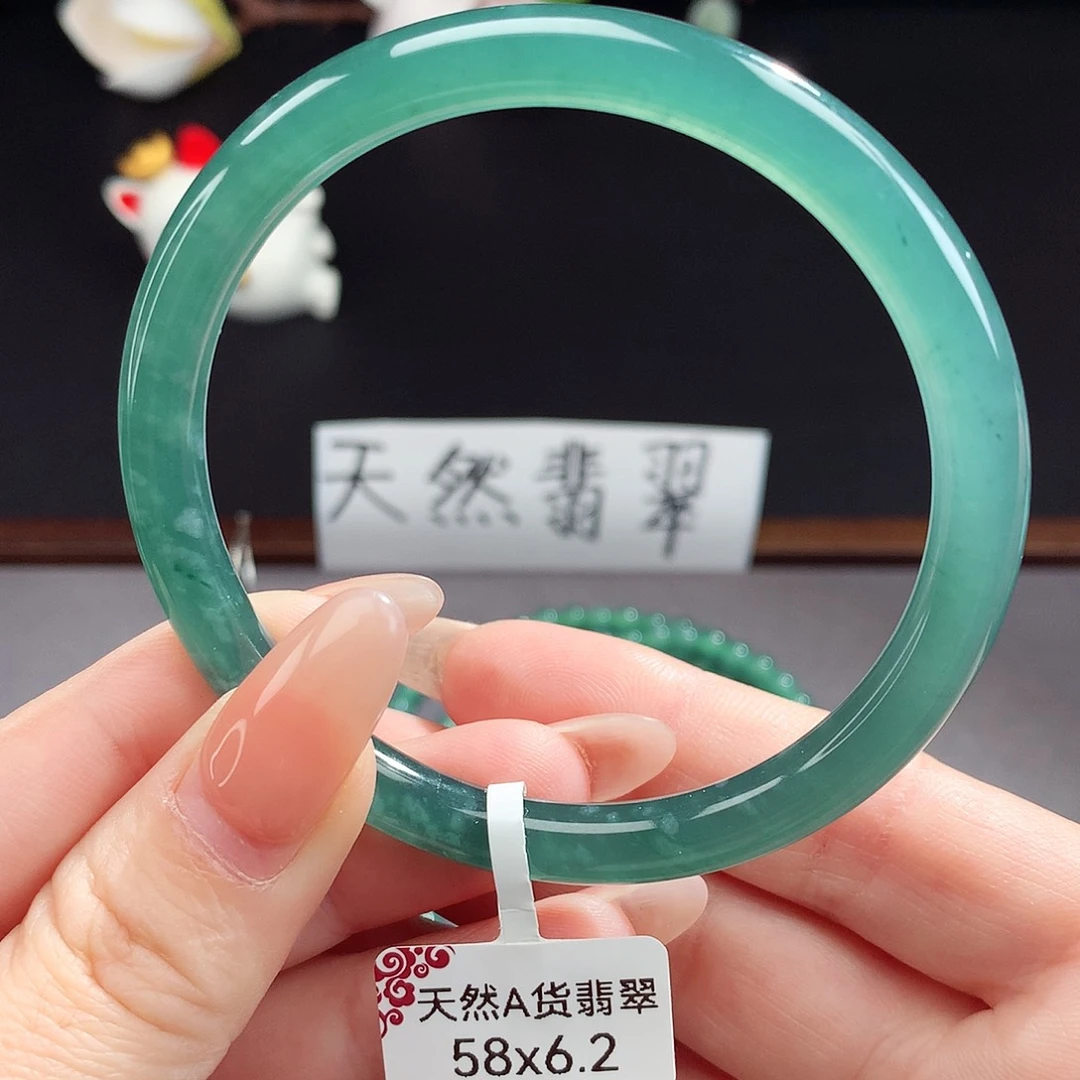 翡翠手镯（圆镯）未镶嵌