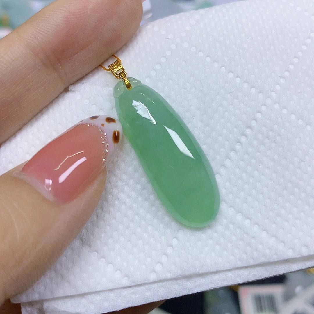 颈饰18K金镶嵌翡翠挂件