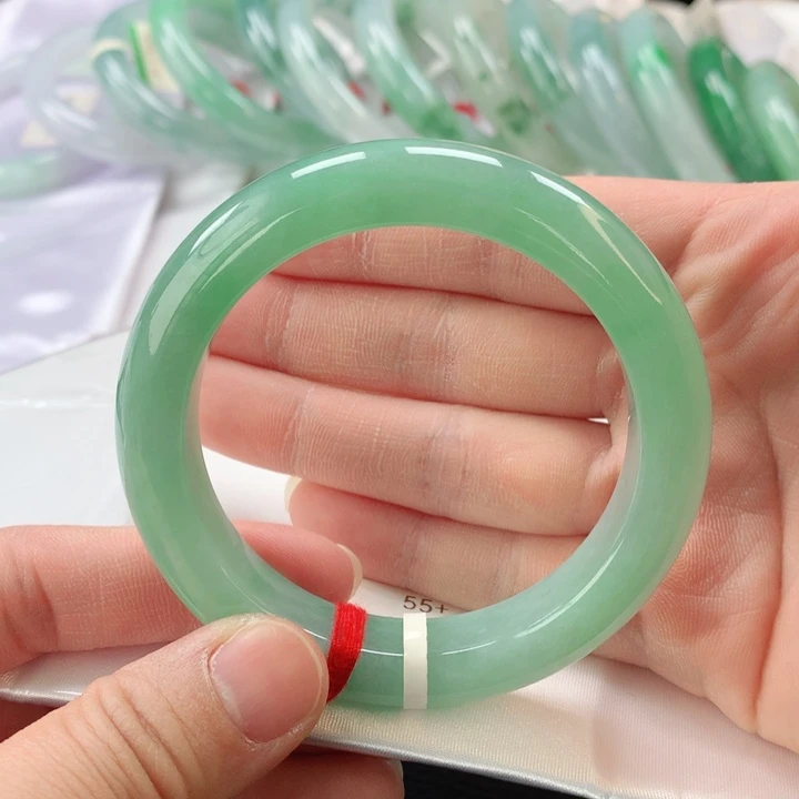 翡翠手镯未镶嵌缅甸A货翡翠手镯