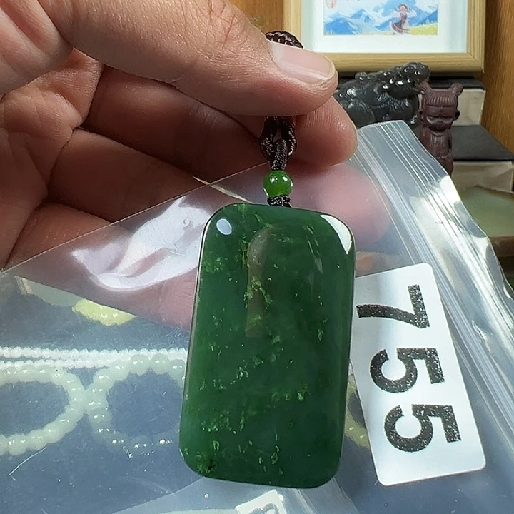 用***人和田玉未镶嵌颈饰