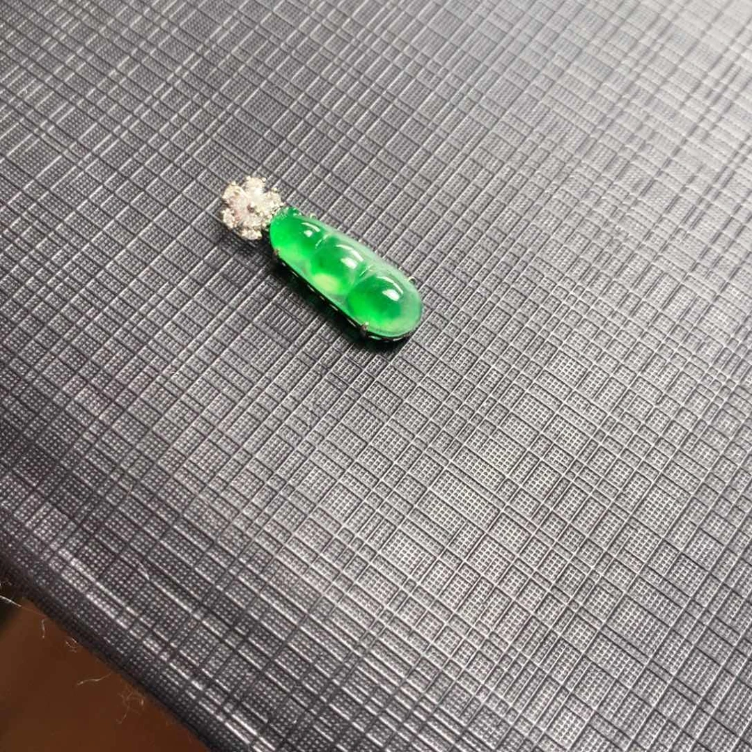 翡翠18K金镶嵌颈饰翡翠