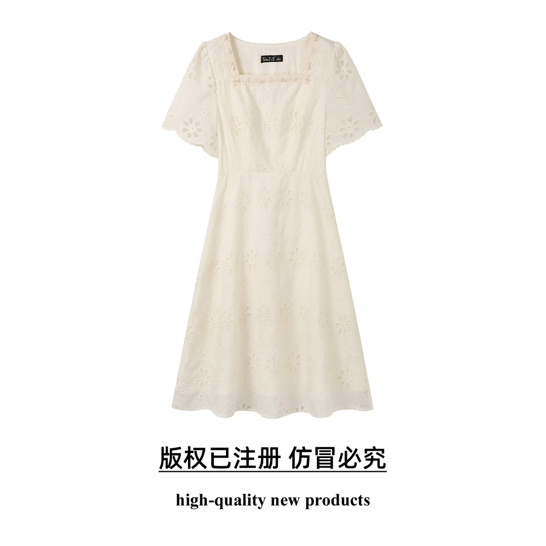 【奢姿】大码女装2025夏季减龄镂空刺绣小众胖妹妹时尚方领连衣裙