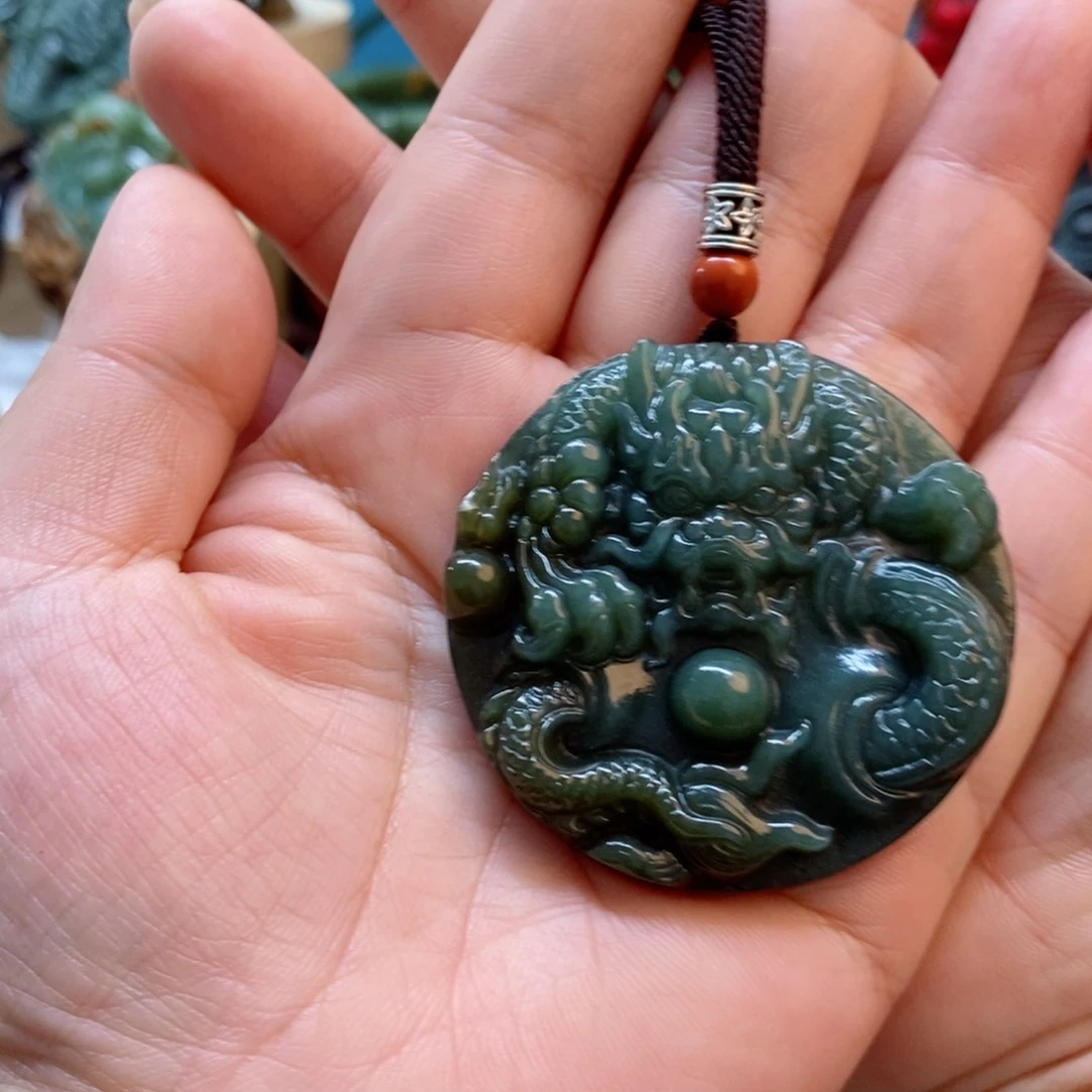 透闪石质玉吊坠未镶嵌