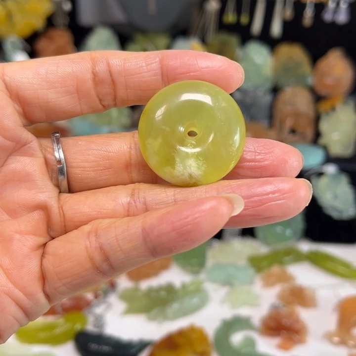 蛇纹石玉未镶嵌吊坠(赠链)