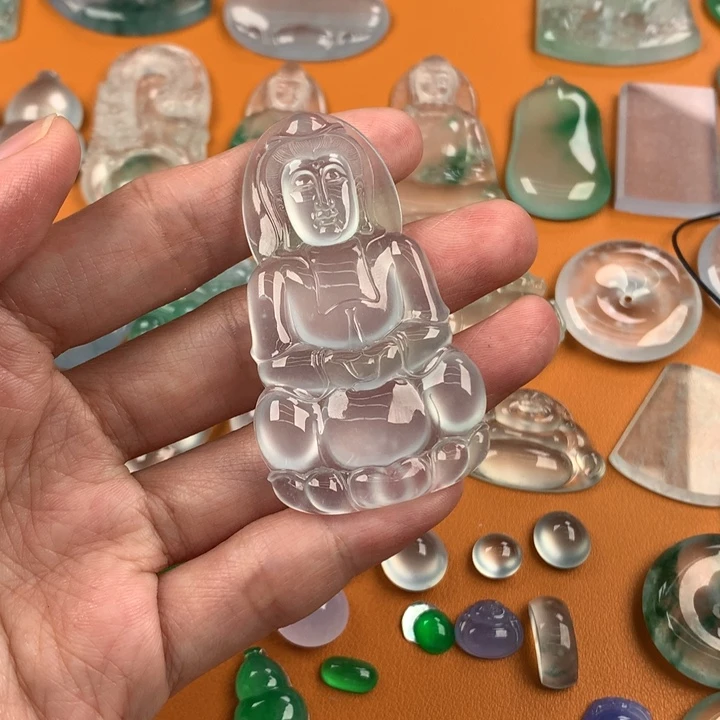 翡翠挂件未镶嵌….