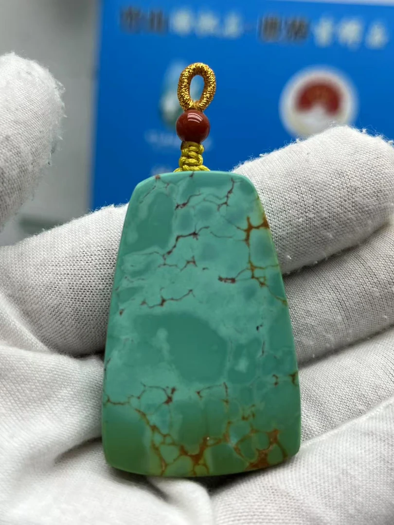 原矿绿松石网红牌子、尺寸46*27*8.5mm、重25克