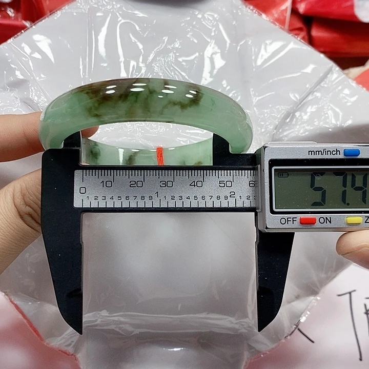 翡翠手镯未镶嵌170