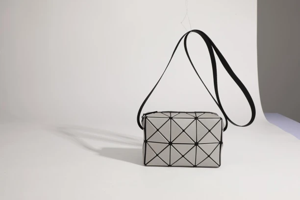 单肩时尚纯色菱格单肩款小众女士千金风斜挎包简约