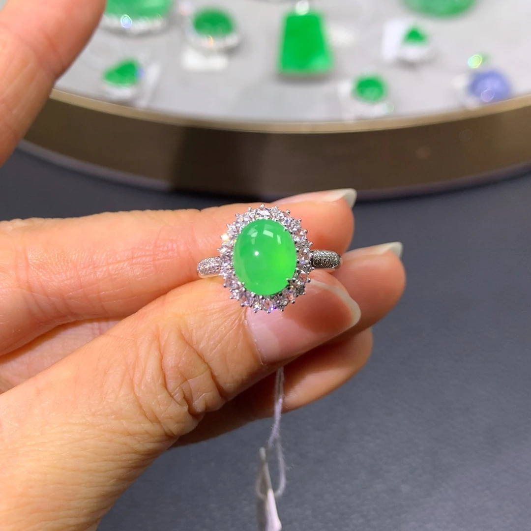 翡翠戒指18K金镶嵌翡翠