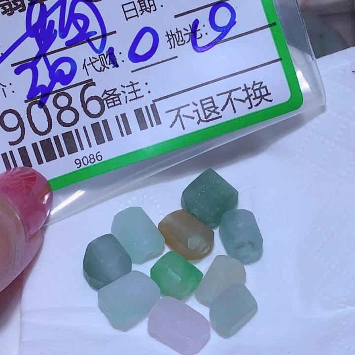鞠***翡翠未镶嵌颈饰ccf