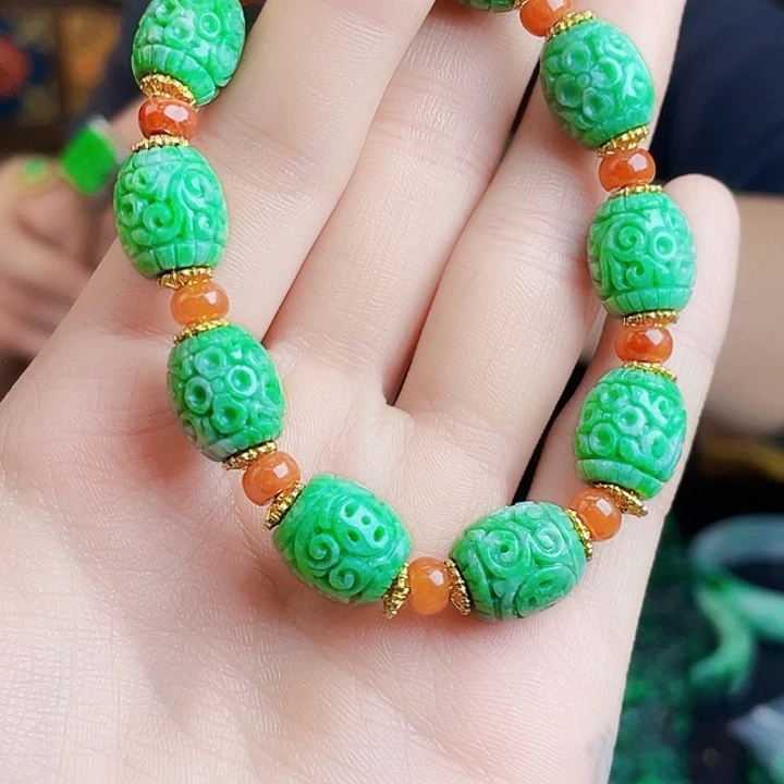 翡翠未镶嵌颈饰多样性