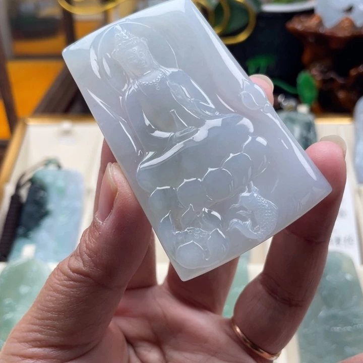 翡翠未镶嵌颈饰玉
