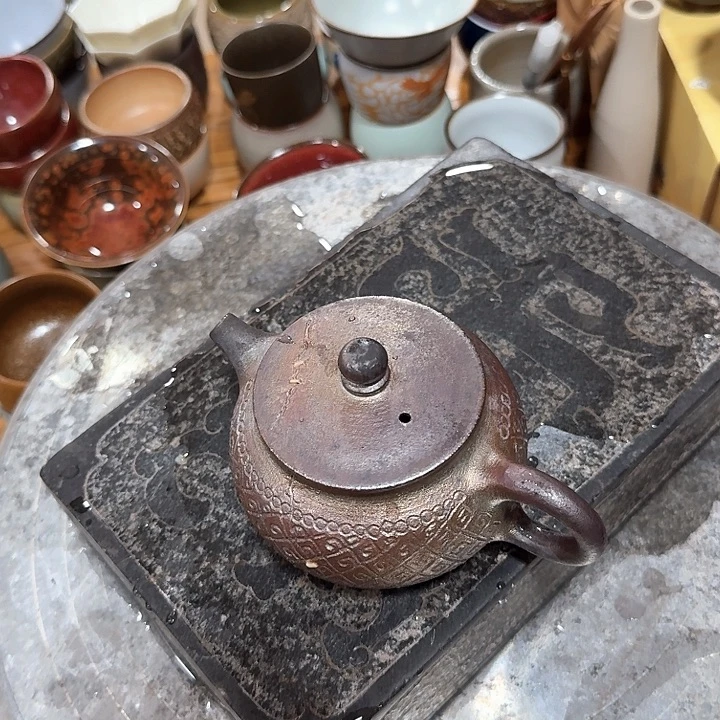 ╰***镜微瑕壶一个，瓷。。。