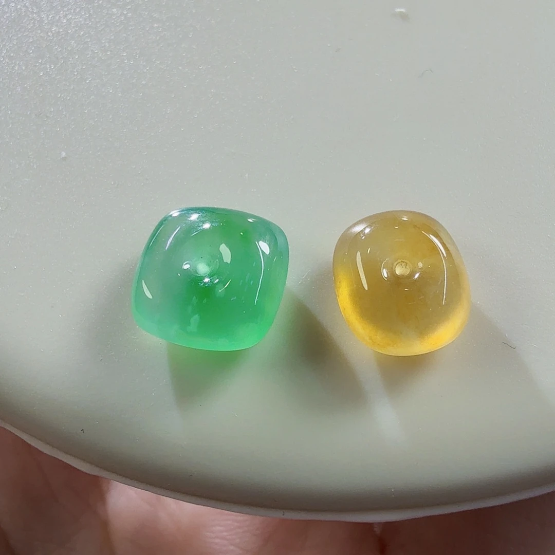 翡翠未镶嵌颈饰福贝一对（可单出）