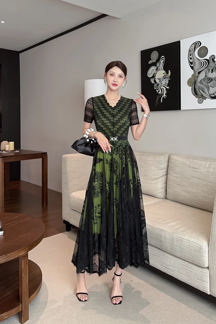 新款蕾丝V领气质优雅连衣裙高端显瘦遮肚大裙摆短袖连衣裙夏季