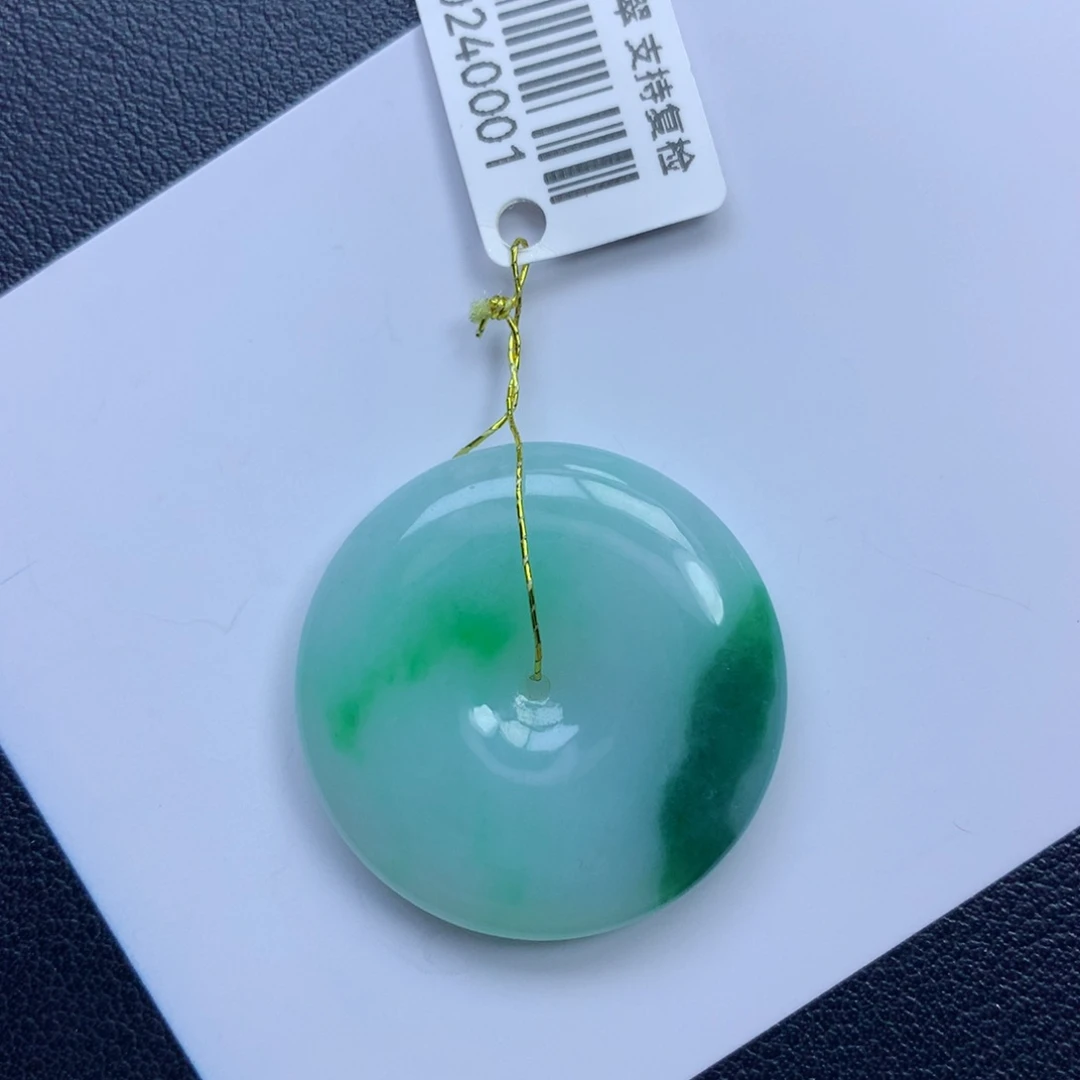 翡翠颈饰未镶嵌平安扣